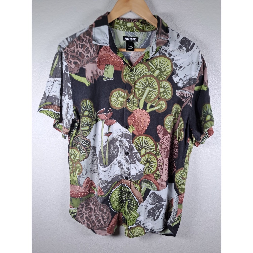 Hot Topic Skulls and Mushrooms Rayon Short Sleeve Button Up Shirt Large